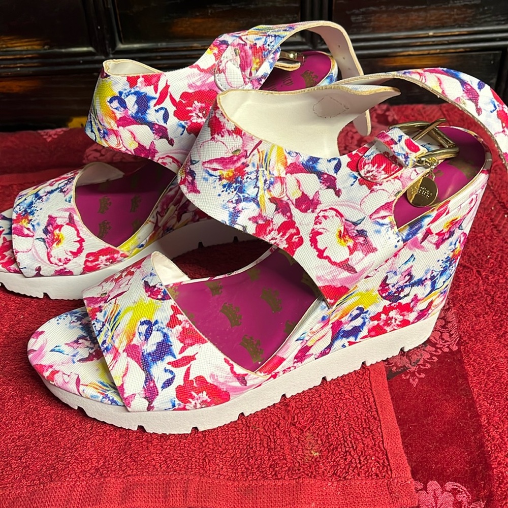 Juice couture sandals